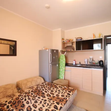 Arendoo In Harmony Suites Lägenhet Slăntjev Brjag